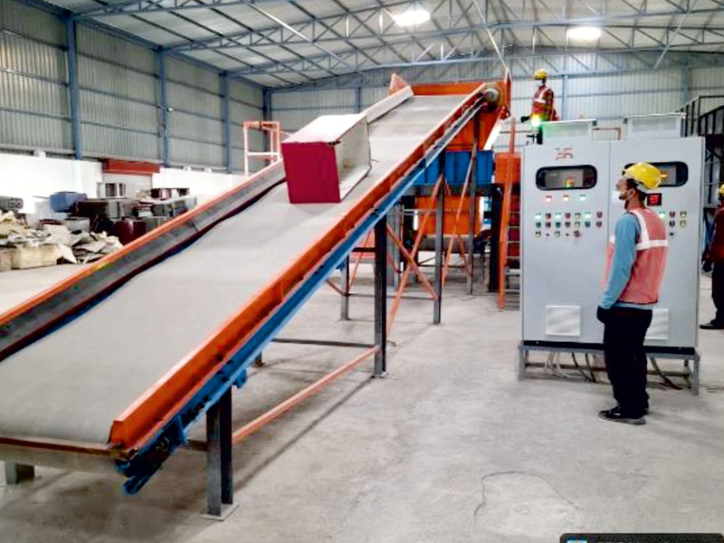 Online scrap pickup and recycling service warehouse